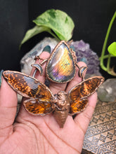 Load image into Gallery viewer, REAL Cicada w Labradorite
