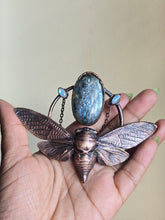 Load image into Gallery viewer, Moss Indigo Kyanite &amp; Moonstone Cicada