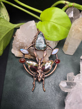 Load image into Gallery viewer, REAL Mantis w Seraphinite, Moonstone &amp; Carnelian