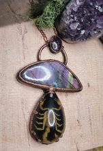 Load image into Gallery viewer, Labradorite &amp; Eudialyte Scorpion