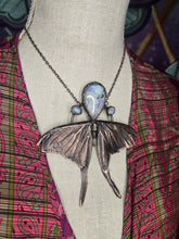 Load image into Gallery viewer, Real Luna Moth w Rainbow Moonstone